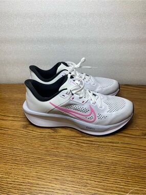 Nike Quest 6 White Pinksicle Black FD6034-102 Women's Size 9.5 Running Shoes New